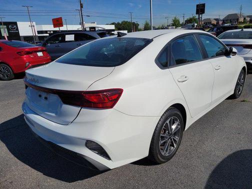 Snow White Pearl 2024 Kia Forte LXS