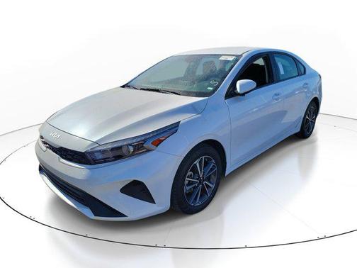 Snow White Pearl 2024 Kia Forte LXS