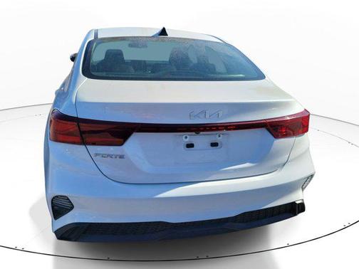 Snow White Pearl 2024 Kia Forte LXS