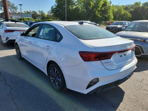 Snow White Pearl 2024 Kia Forte LXS