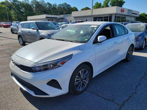Snow White Pearl 2024 Kia Forte LXS