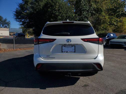 2021 Toyota Highlander L