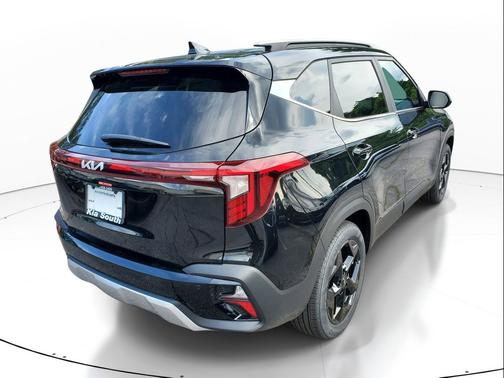 Fusion Black 2026 Kia Seltos EX