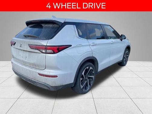 2022 Mitsubishi Outlander ES