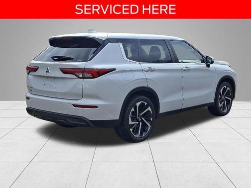 2022 Mitsubishi Outlander ES
