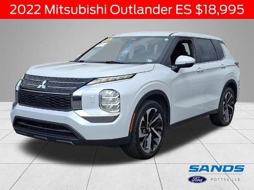 Silver 2022 Mitsubishi Outlander ES