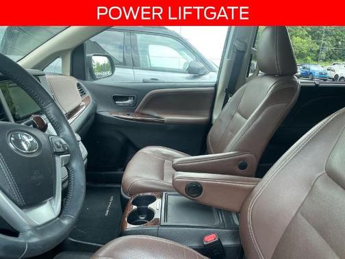 2017 Toyota Sienna LIMITED PREMIUM 7 PASSENGER