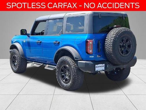 BLEU VÉLOCITÉ MÉTALLISÉ 2024 Ford Bronco WILDTRAK