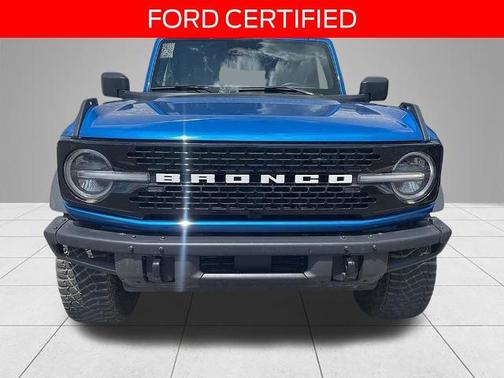 BLEU VÉLOCITÉ MÉTALLISÉ 2024 Ford Bronco WILDTRAK