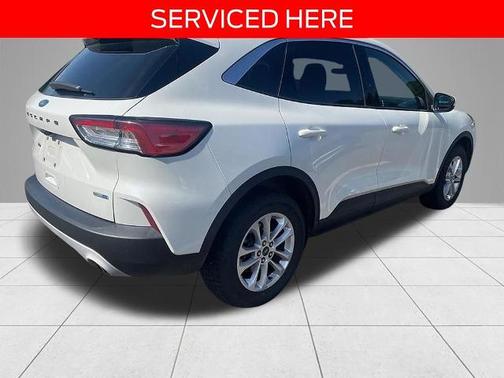 STAR WHITE METALLIC TRI-COA 2020 Ford Escape SE
