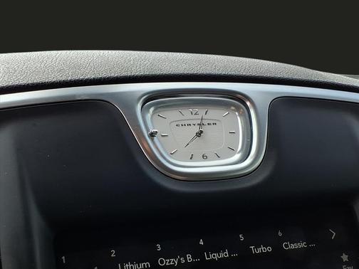 2020 Chrysler 300 Touring