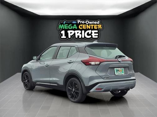 2021 Nissan Kicks SR