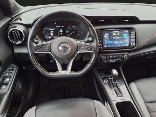 2021 Nissan Kicks SR