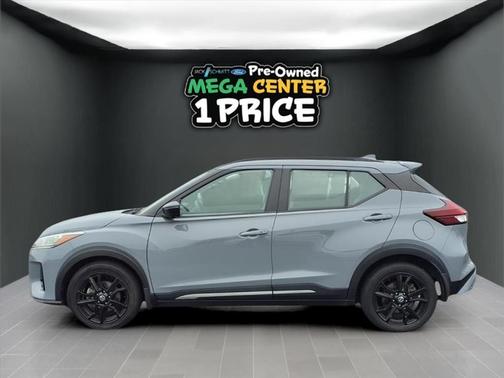2021 Nissan Kicks SR