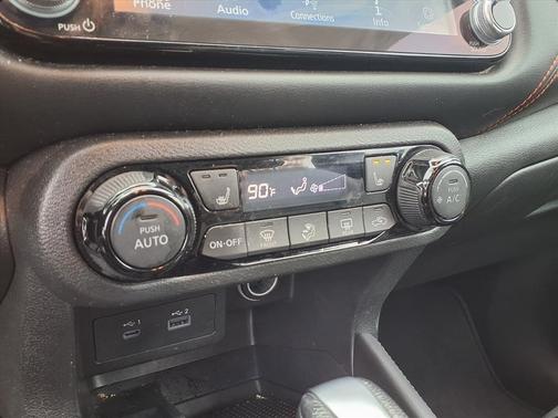 2021 Nissan Kicks SR