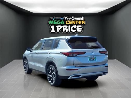 2023 Mitsubishi Outlander SE
