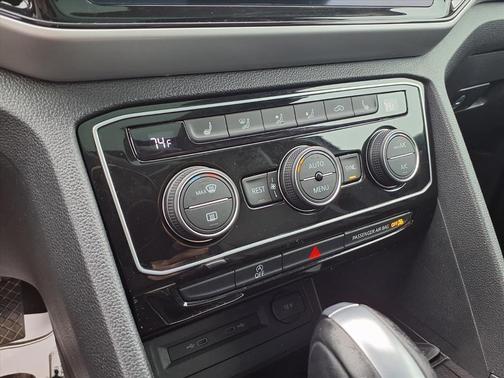 2022 Volkswagen Atlas 3.6L SE w/Technology