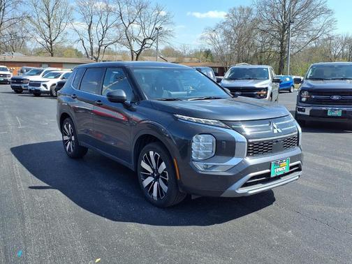 2025 Mitsubishi Outlander SE