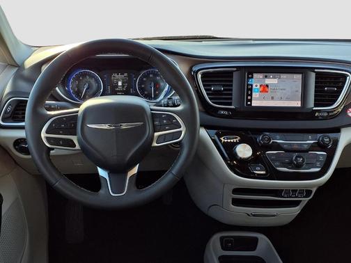 2024 Chrysler Voyager LX