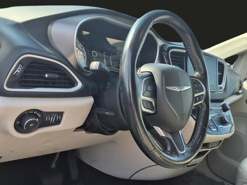 2021 Chrysler Pacifica Touring-L