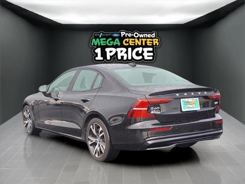 2024 Volvo S60 B5 Core Dark Theme