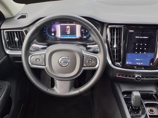 2024 Volvo S60 B5 Core Dark Theme