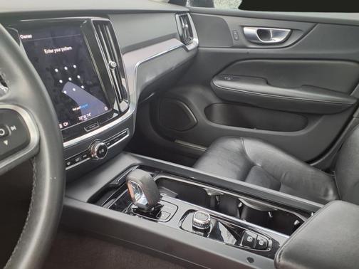 2024 Volvo S60 B5 Core Dark Theme