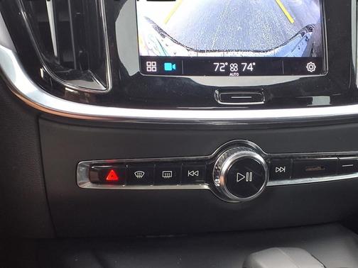 2024 Volvo S60 B5 Core Dark Theme