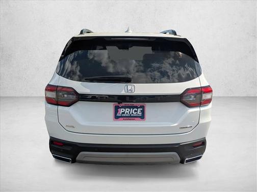 Platinum White Pearl 2024 Honda Pilot Touring 8-Passenger