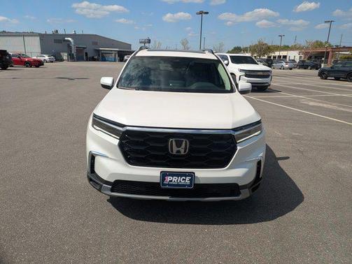 Platinum White Pearl 2024 Honda Pilot Touring 8-Passenger