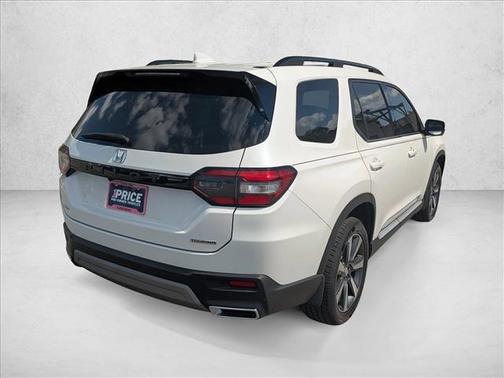 Platinum White Pearl 2024 Honda Pilot Touring 8-Passenger