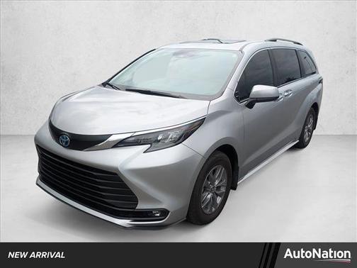2025 Toyota Sienna XLE 8 Passenger