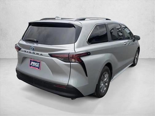 2025 Toyota Sienna XLE 8 Passenger