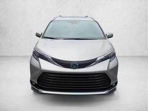 2025 Toyota Sienna XLE 8 Passenger