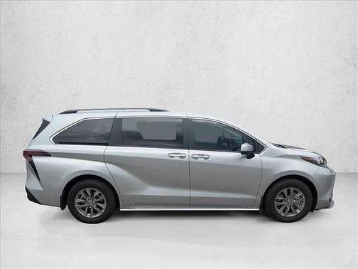 2025 Toyota Sienna XLE 8 Passenger