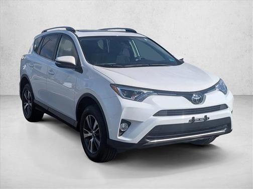 Super White 2018 Toyota RAV4 XLE
