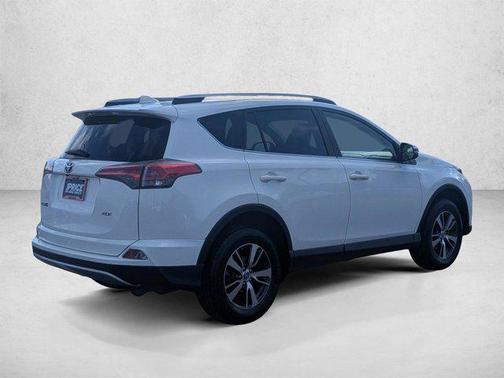 Super White 2018 Toyota RAV4 XLE