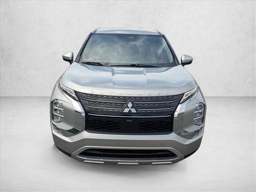 Alloy Silver Metal 2022 Mitsubishi Outlander SE