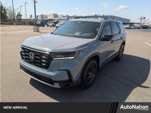 Sonic Gray Pearl 2024 Honda Pilot TrailSport