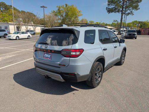Sonic Gray Pearl 2024 Honda Pilot TrailSport