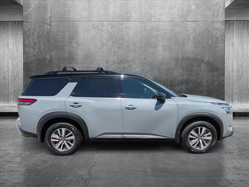 2023 Nissan Pathfinder SL 4WD