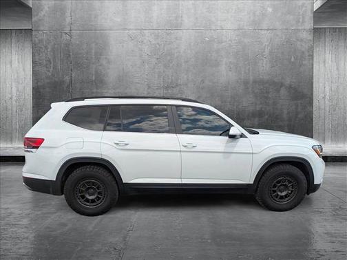2022 Volkswagen Atlas 3.6L SE w/Technology