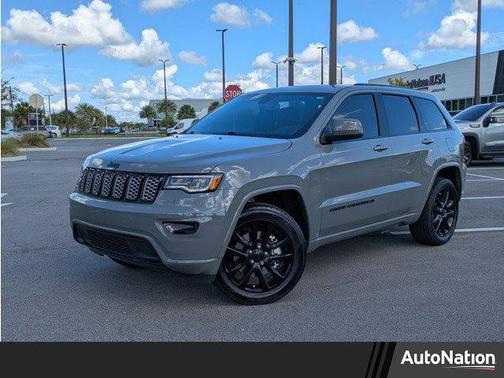 2022 Jeep Grand Cherokee Laredo