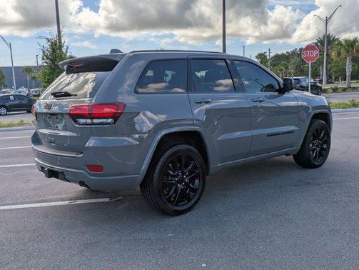 2022 Jeep Grand Cherokee Laredo