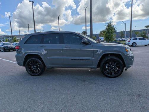 2022 Jeep Grand Cherokee Laredo