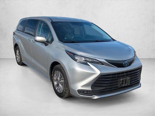 2024 Toyota Sienna LE