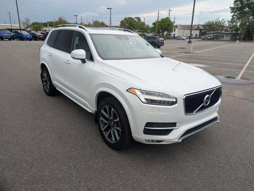 2018 Volvo XC90 T5 Momentum