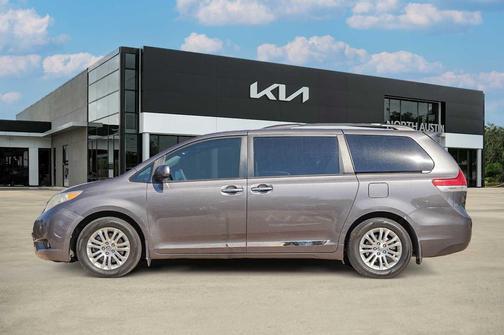2013 Toyota Sienna XLE