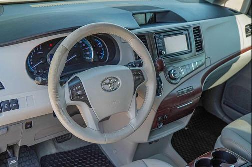 2013 Toyota Sienna XLE