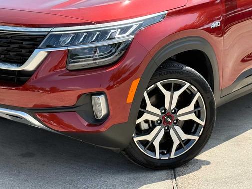 Mars Orange 2023 Kia Seltos SX